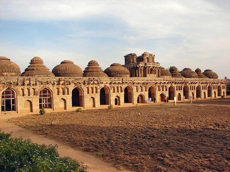 800px-Hampi-Elephant-Stables.jpg