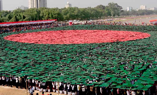 213647_largest_human_national_flag_Bangladesh.jpg