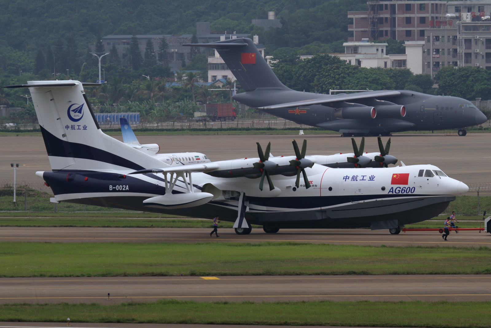 AG-600_at_Airshow_China_2016_%28cropped%29.jpg