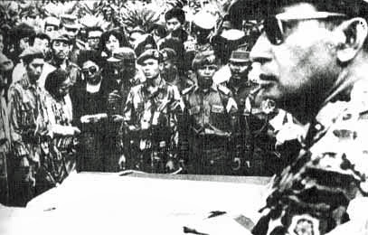 Suharto_at_funeral.jpg