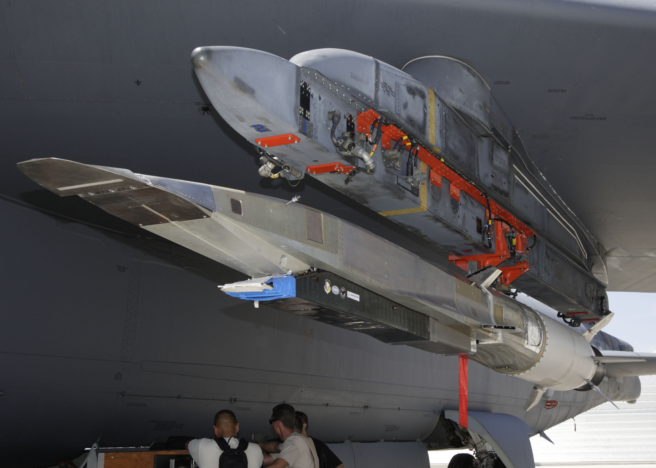 X-51A_Waverider_on_B-52_2009.jpg