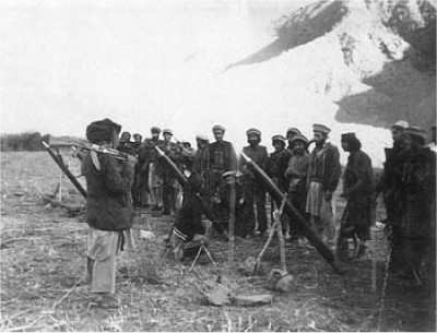 Afghan-Mujahideen-improvised-rockets-1005-001.jpg