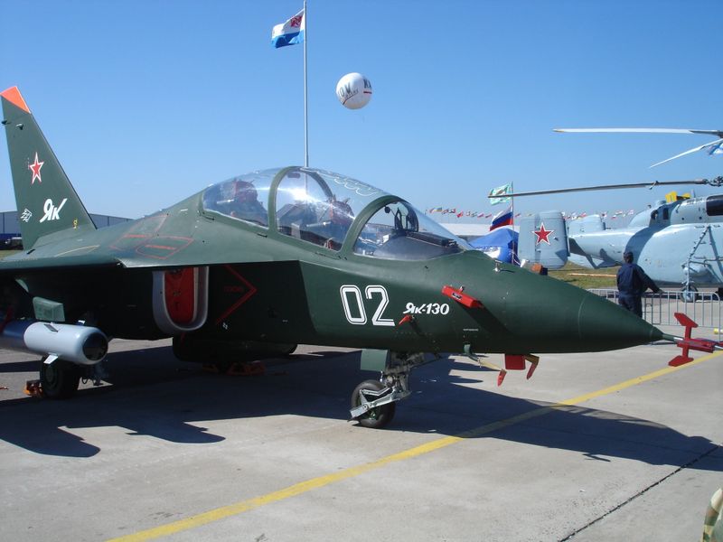 800px-Yakovlev_Yak-130_MAKS_2005.jpg