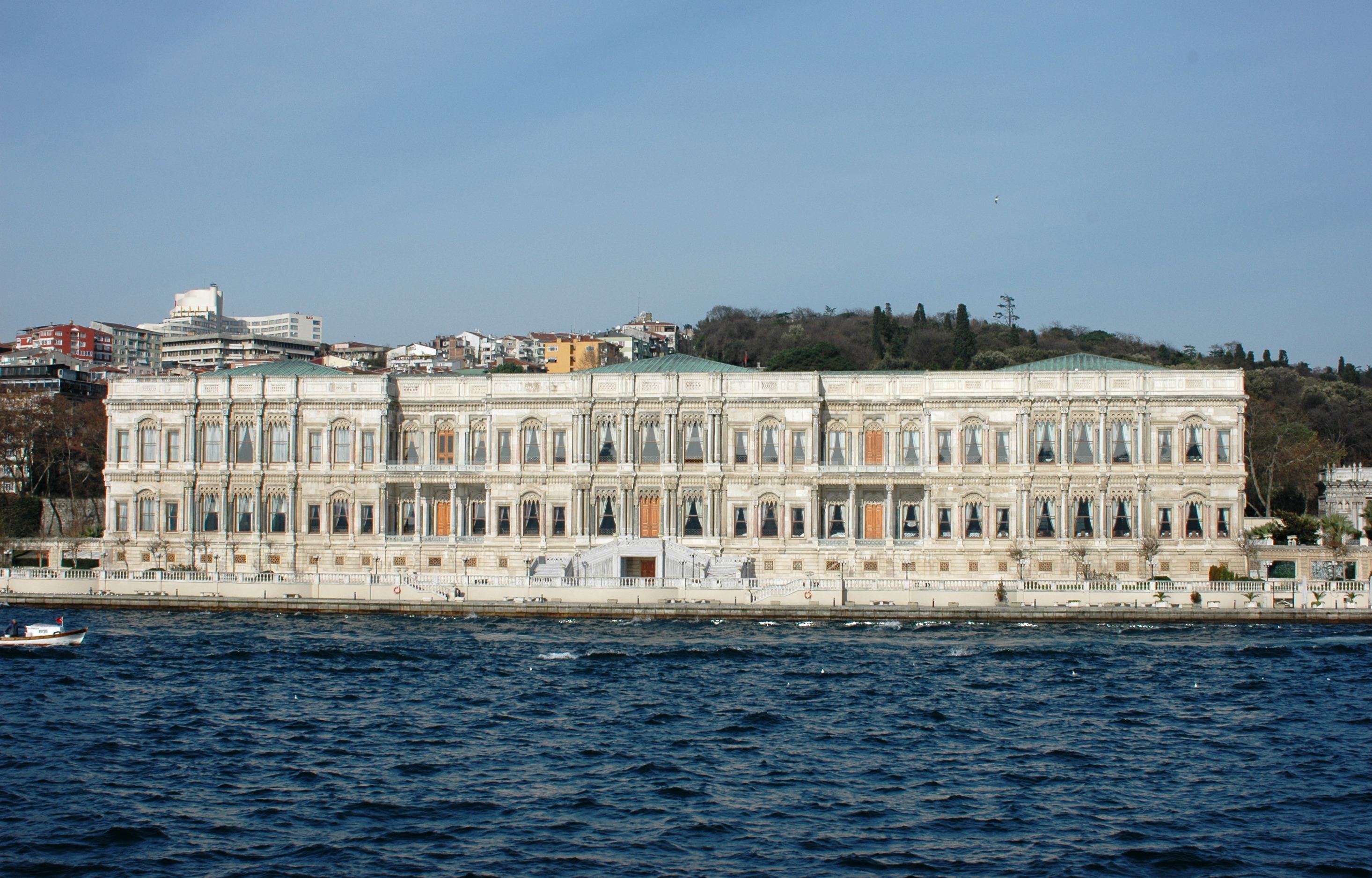 Istanbul_-_Palau_de_%C3%87%C4%B1ra%C4%9Fan.JPG