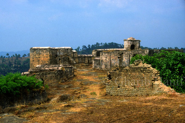 3-Throtchi-Castle.jpg