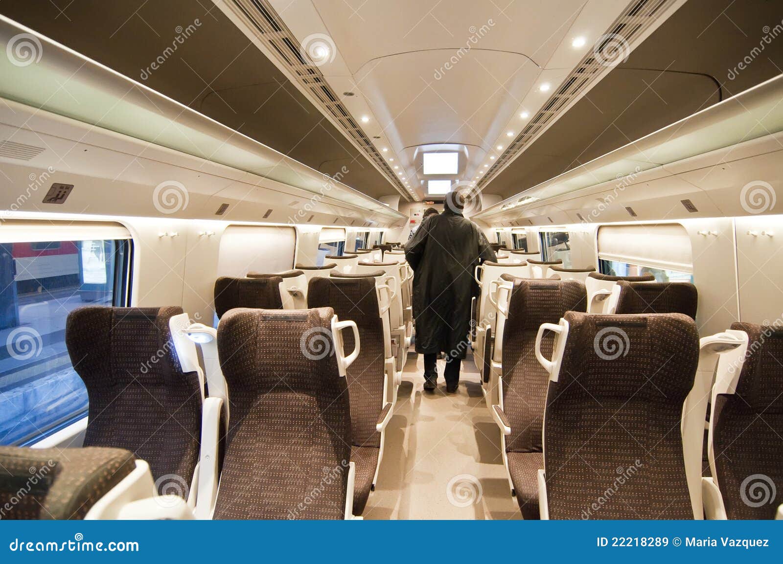 inside-train-22218289.jpg