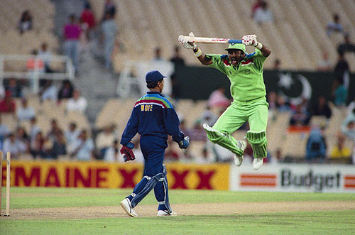 Javed-Miandad_Jumping.jpg