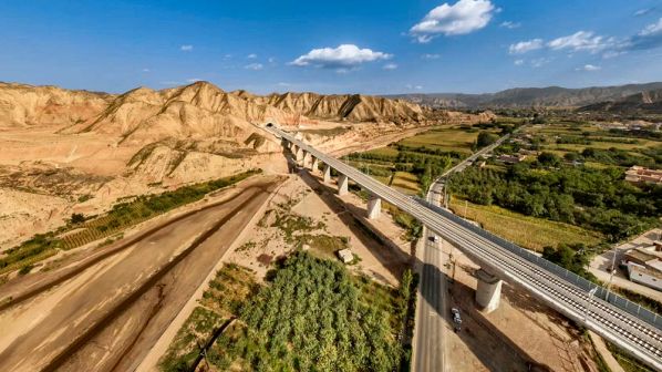 China-Zhingwei-Lanzhou-HSL-China-Railway-Construction-pic-cropped.jpg