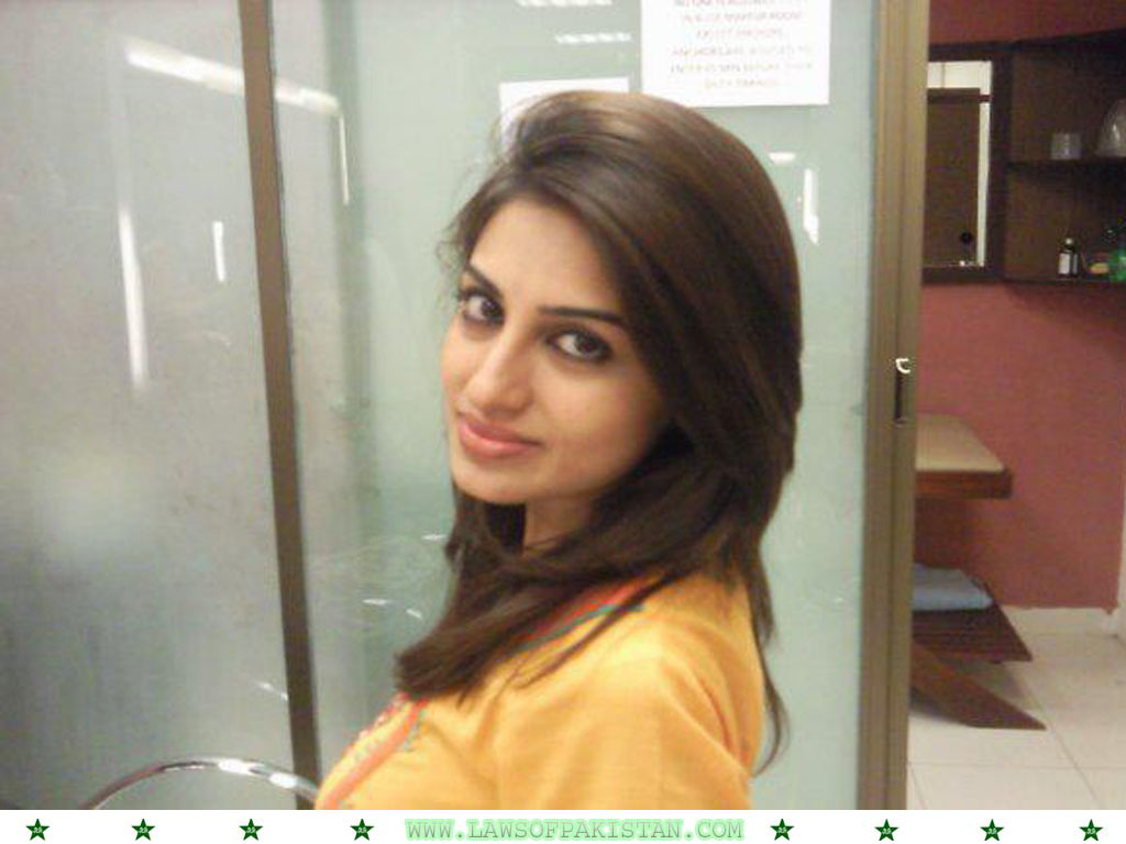 farah-yousaf-pakistani-newscaster-photo.jpg