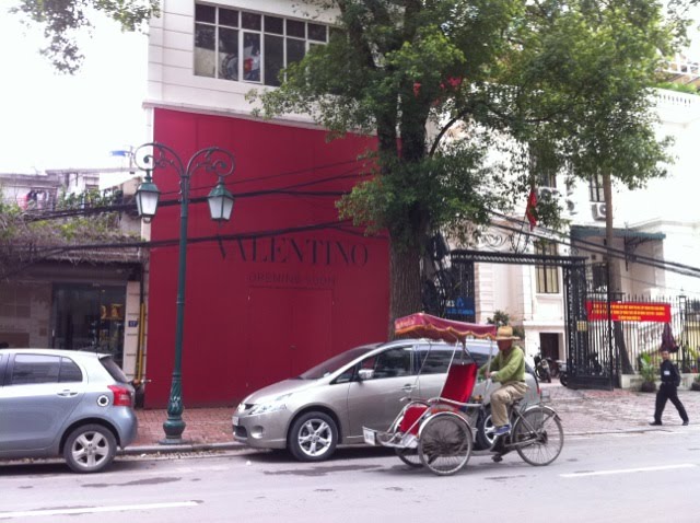 Valentino%2BStore.jpg