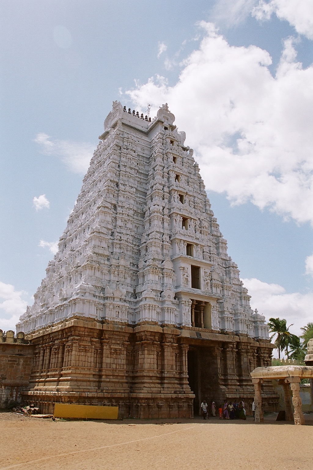 Srirangam_Temple_Gopuram.jpg