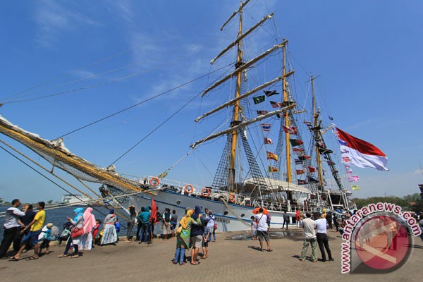 20170828antarafoto-kri-dewaruci-bersandar-di-cirebon-270817-da-3.jpg