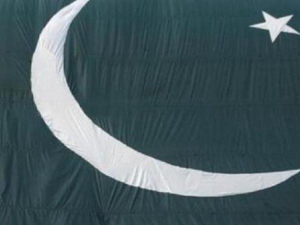 1535379983-pak_flag_ani_0.jpg