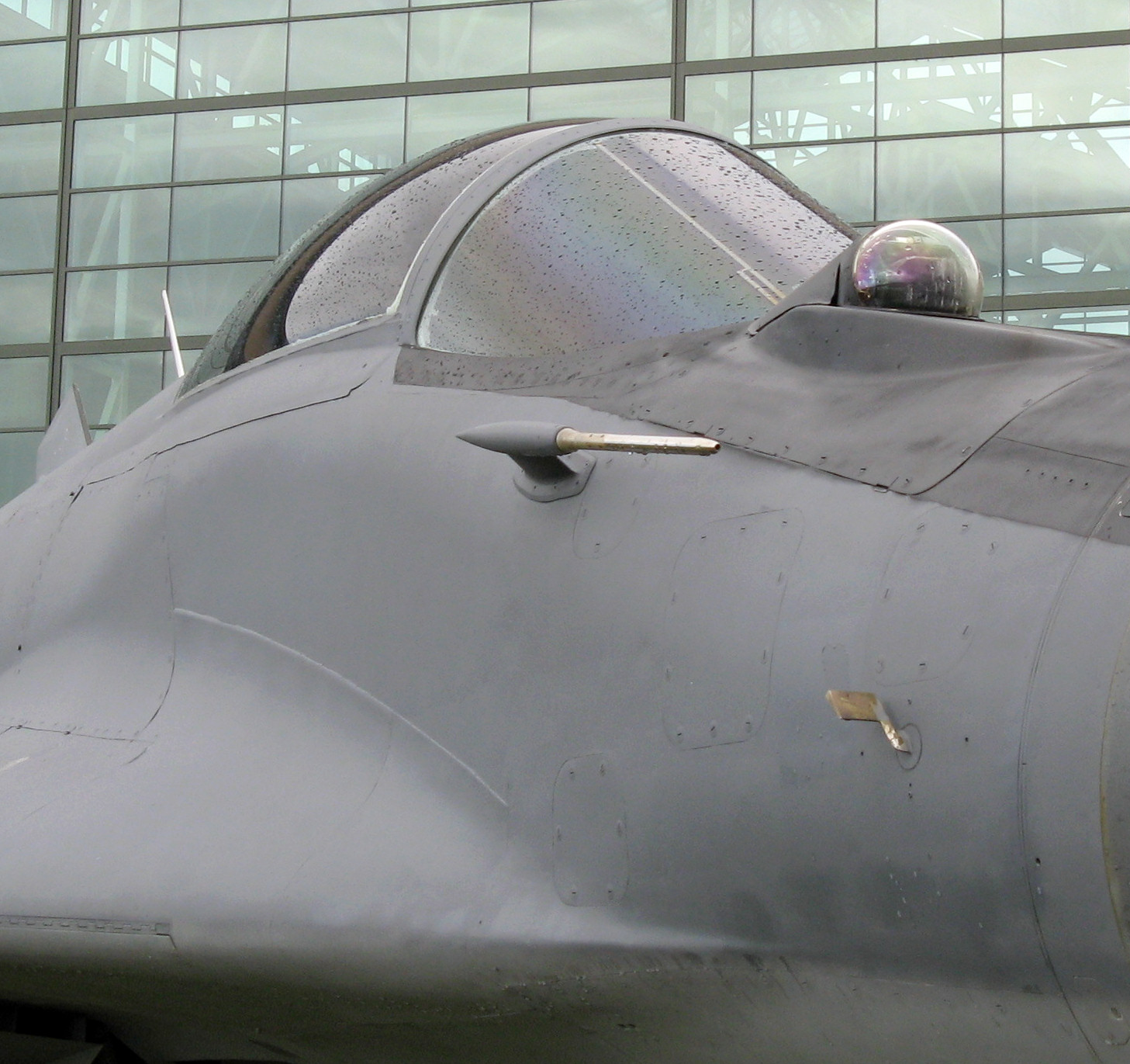 Mikoyan_MiG-29_infrared_search_and_track_%28IRST%29_sensor_detail.jpg