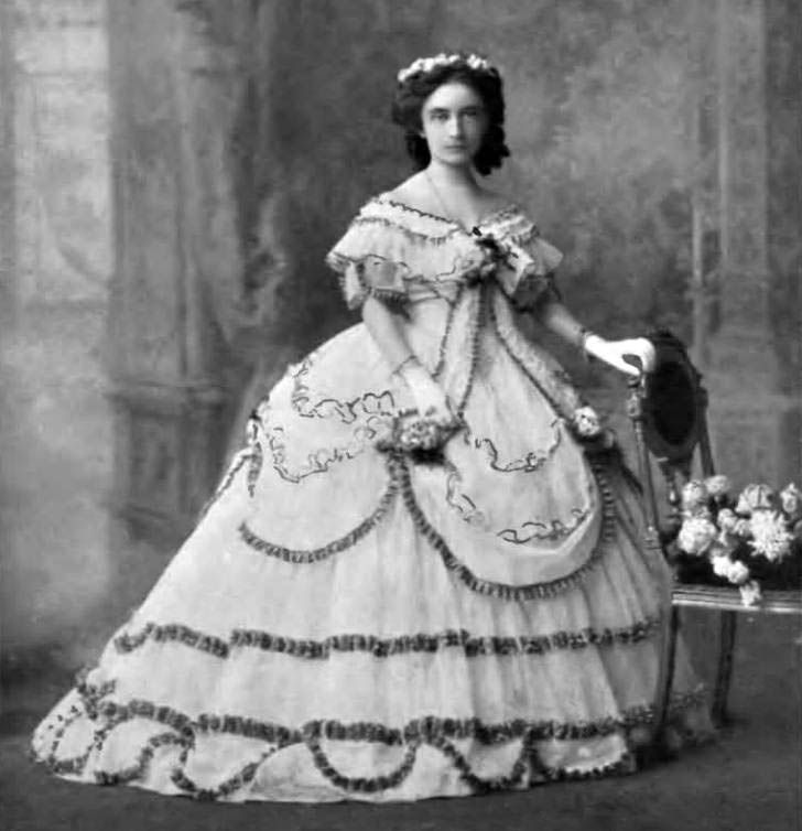 f41b99b13d8ff948ddb1cbaf5daebbe9--civil-wars-victorian-dresses.jpg