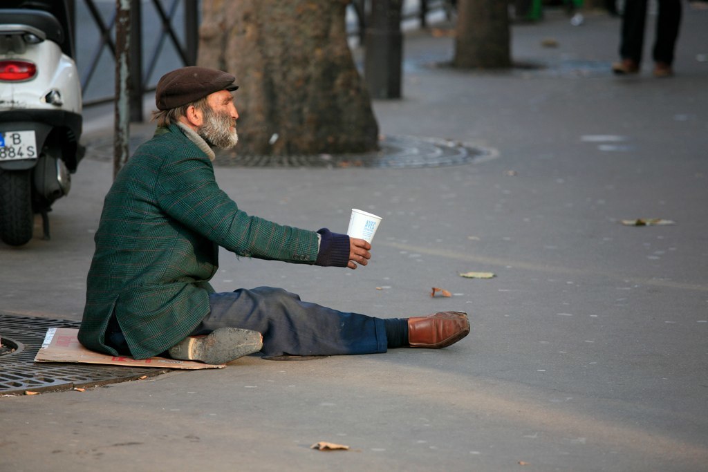 1024px-the_homeless_paris-1.jpg