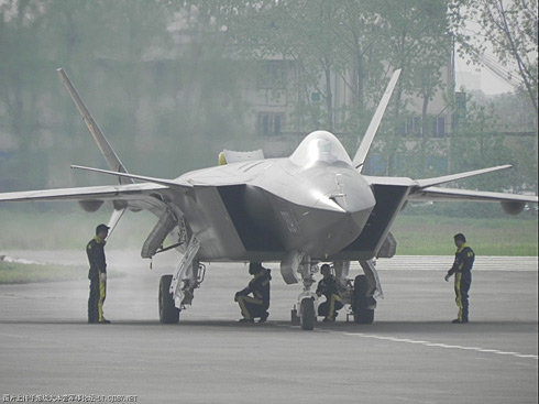 J-20groundgrew.jpg