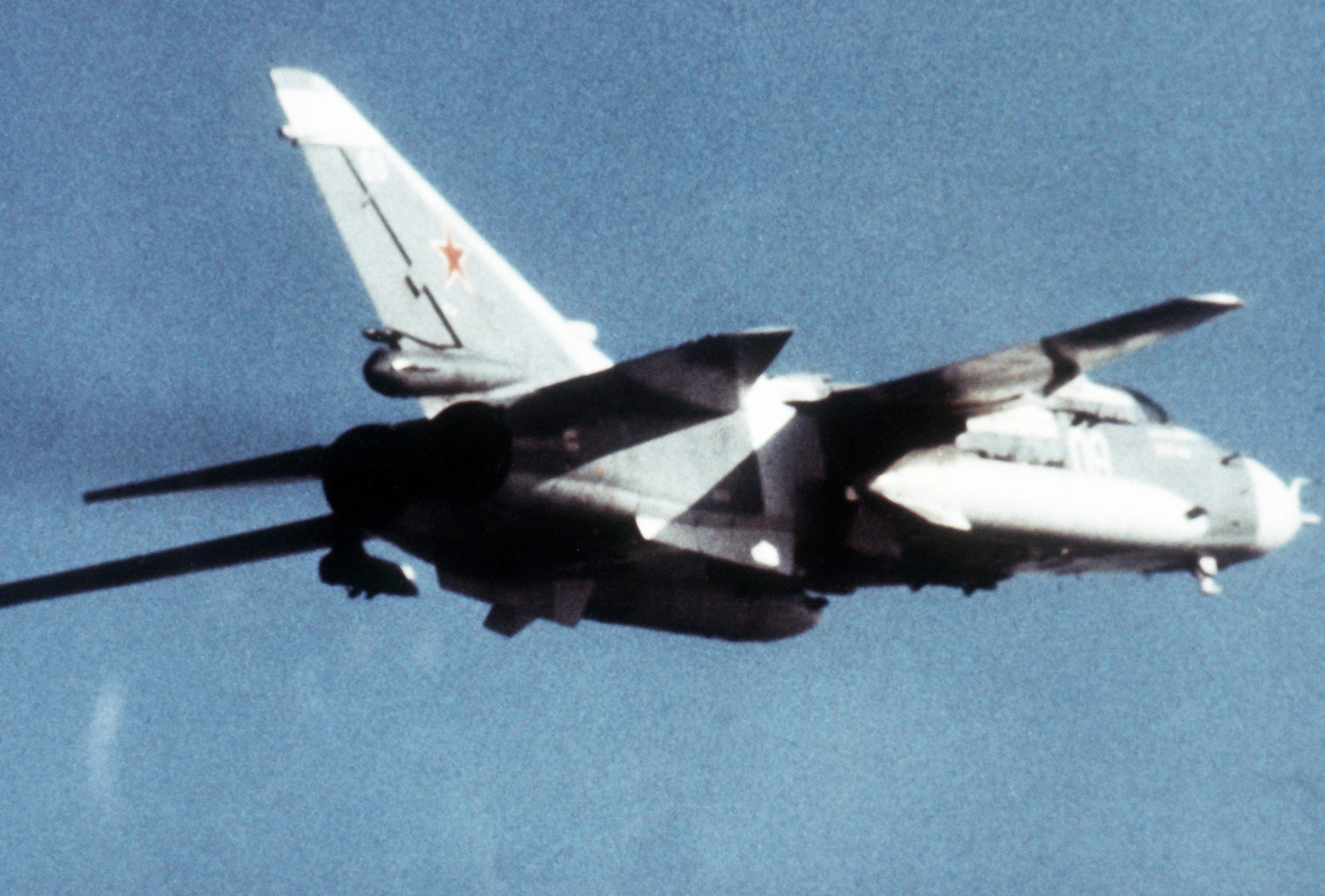 Su-24_Fencer_right_rear_view.jpg