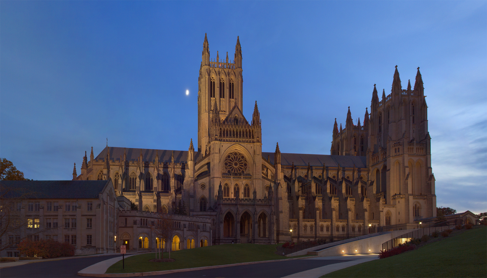 Washington_National_Cathedral_Twilight.jpg