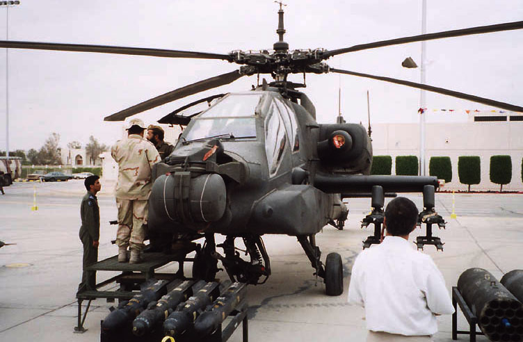 Royal_Saudi_Air_Force_AH-64A_Apache_helicopter_2005.jpg