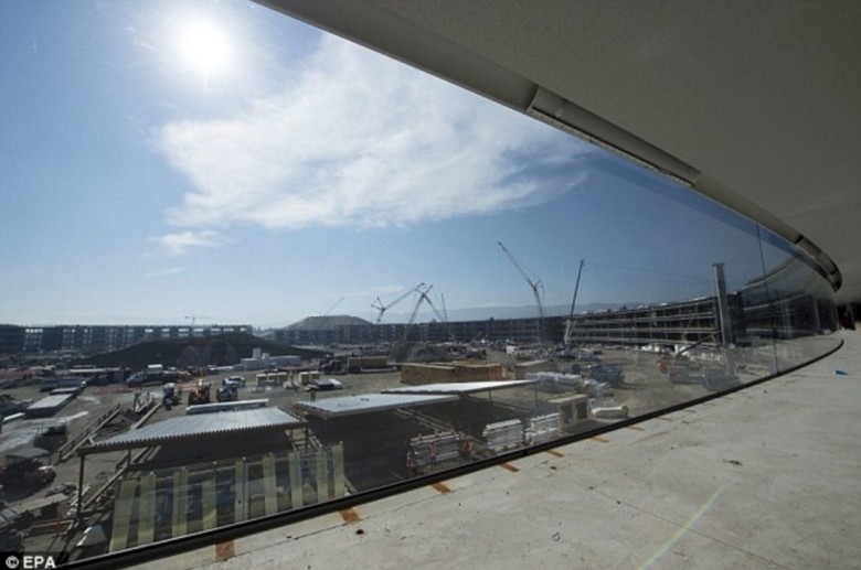 glass-apple-campus-inside-780x517.jpg