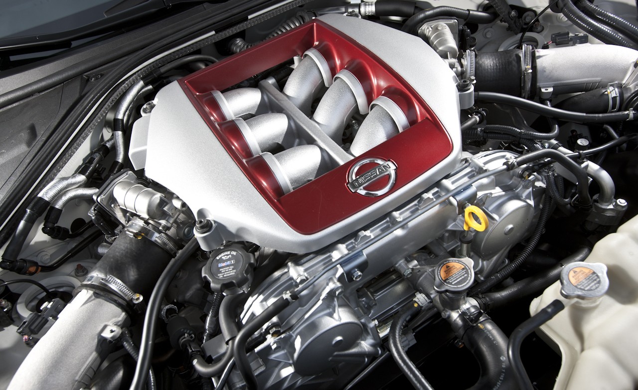 2011+Nissan+GT-R+Engine.jpg