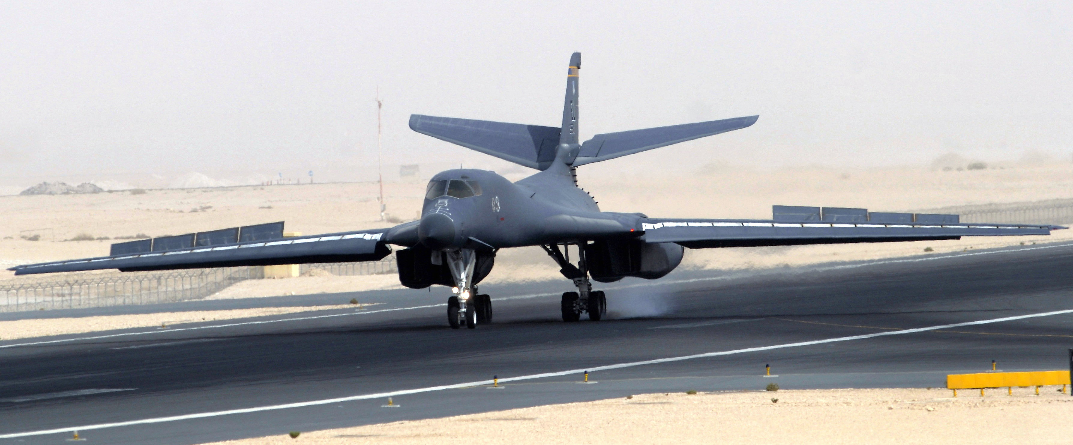 B-1B_Lancer_goes_full_flaps_and_hits_the_brakes.jpg