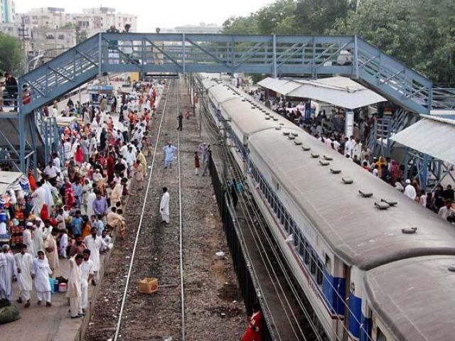 989397-KarachiRailwayStationONLINE-1447247987-708-640x480.jpg