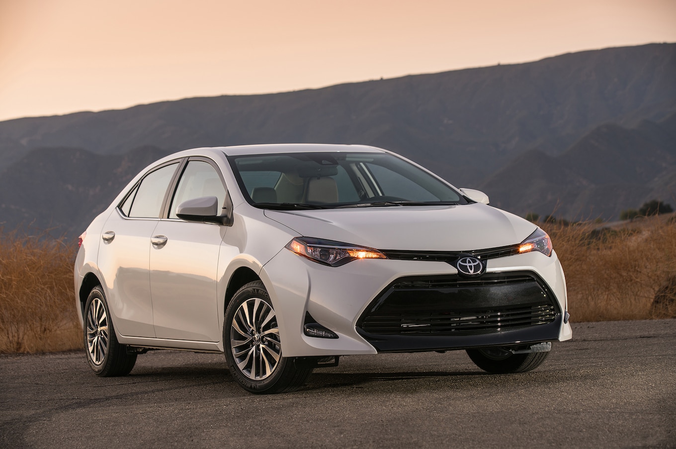 2018-Toyota-Corolla-ECO-front-three-quarter.jpg