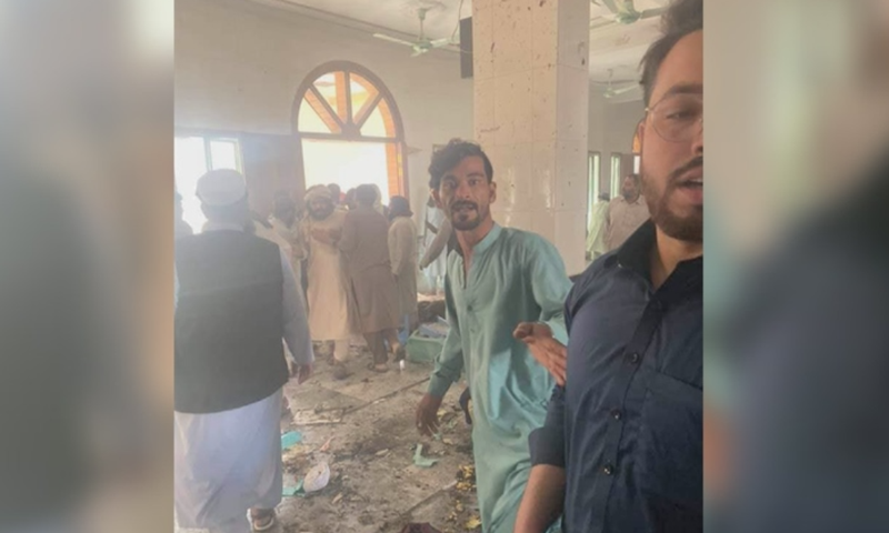 People are seen at the site of the blast in Peshawar's Dir Colony. — DawnNewsTV