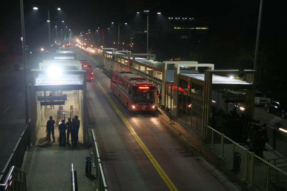 Shahbaz-Sharif-travel-in-Metrobus-Lahore-4.jpg