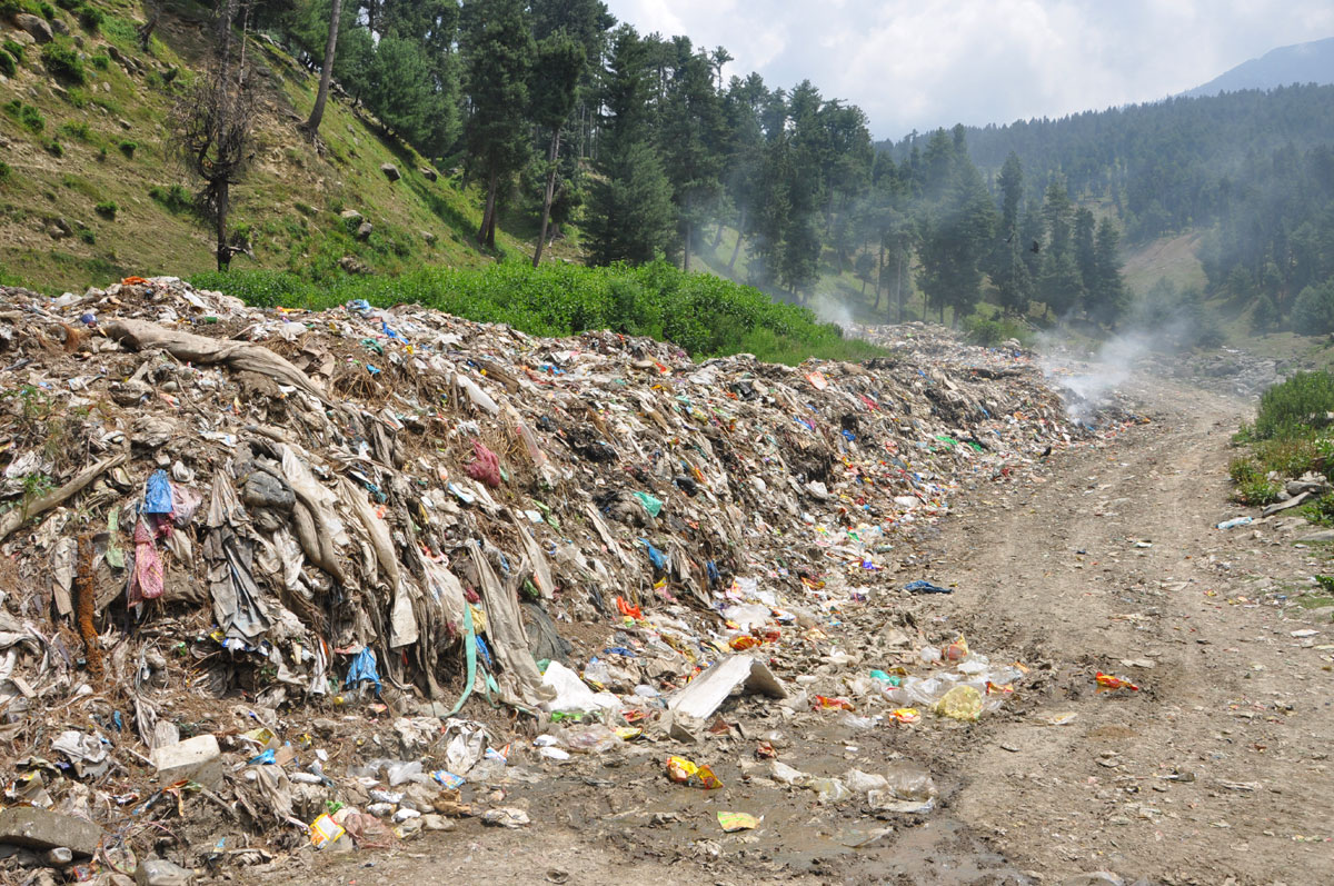 Dumping-site-outside-Pahalg.jpg