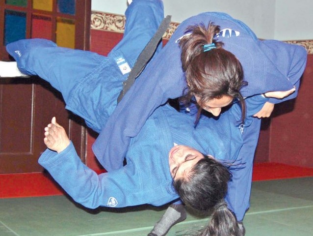 714442-GirlsjudoPHOTOSMUHAMMADJAVAIDZAFARASLAM-1401292024-678-640x480.jpg