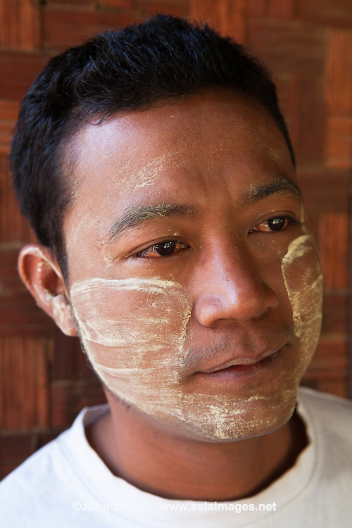 burmese-man-thanakha-1.jpg