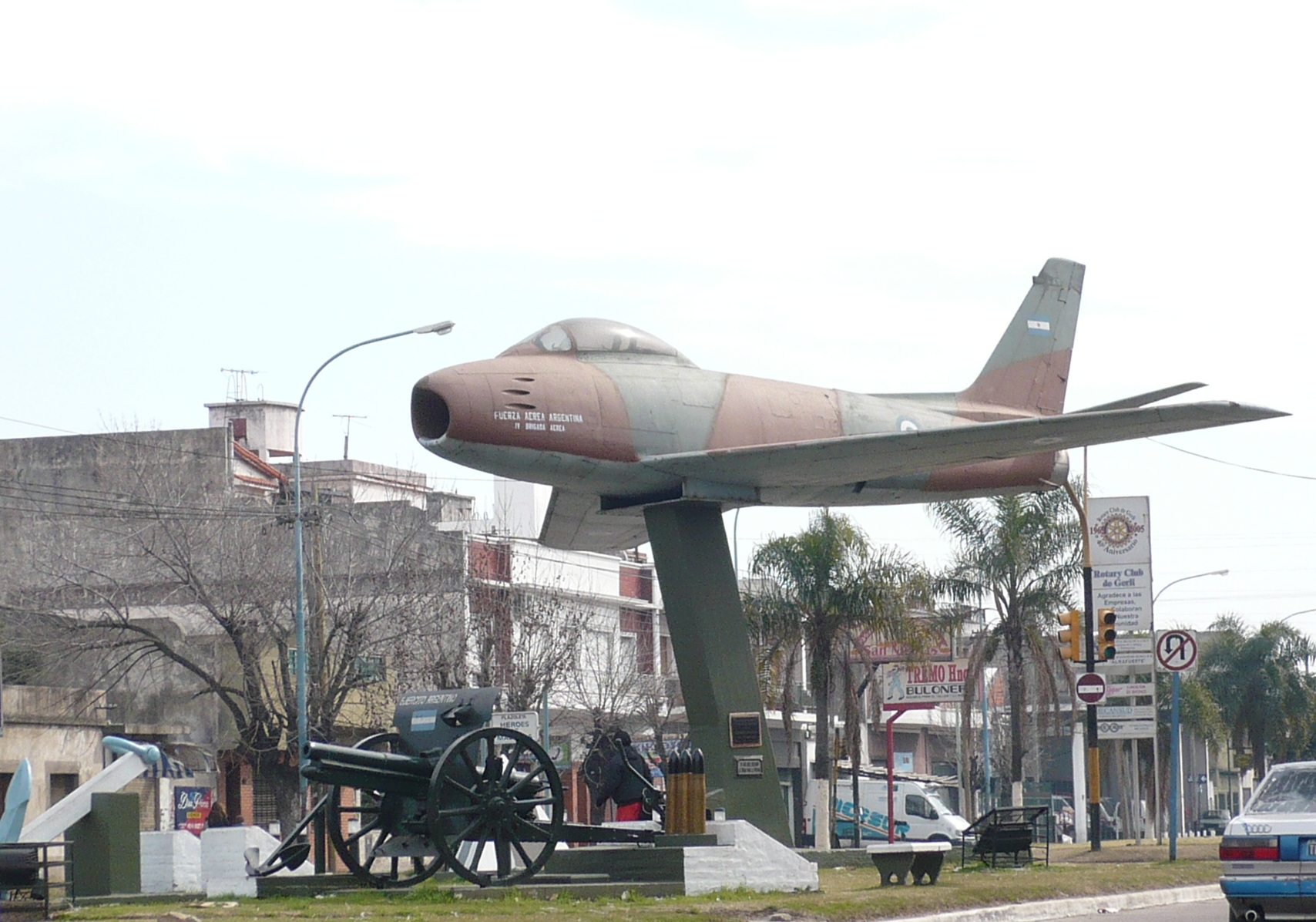 FAA_F-86_Sabre_Lanus.JPG