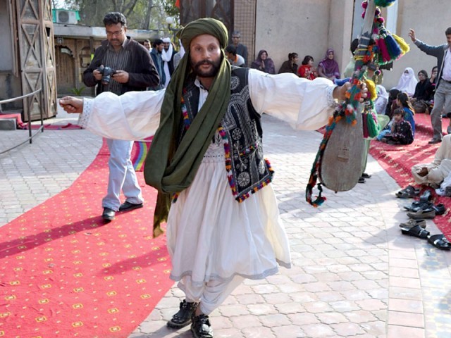 344635-BalochiDancePHOTOLOKVIRSA-1330712052-391-640x480.jpg