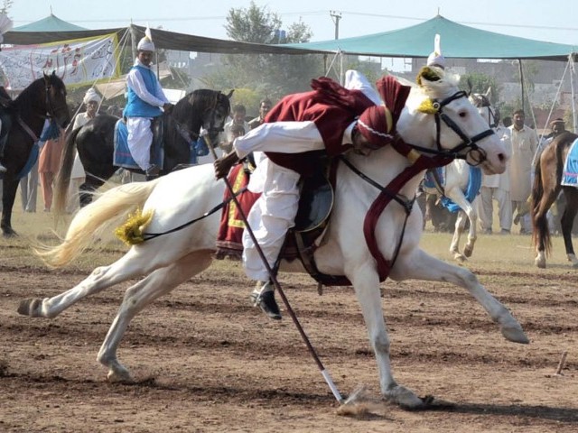 293563-Horsemen-1321552963-879-640x480.jpg