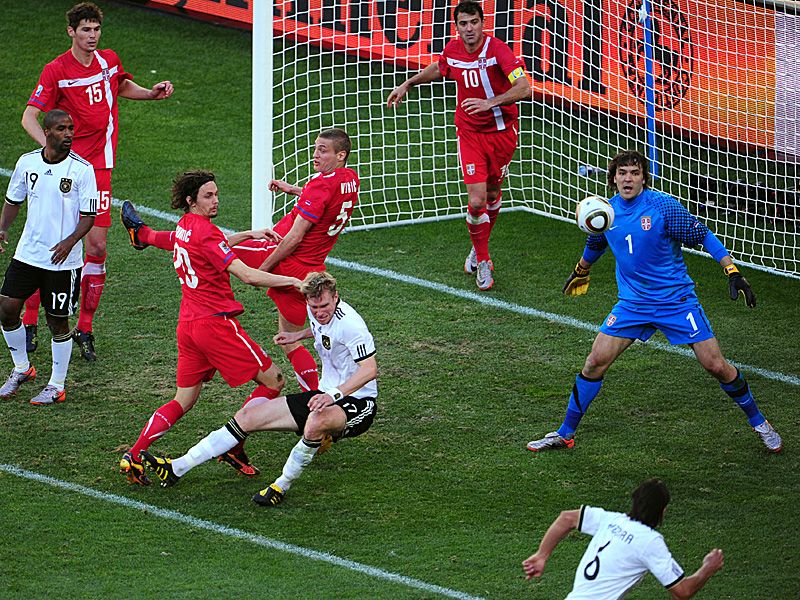 World-Cup-Germany-Serbia-Hang-On-Two_2467272.jpg