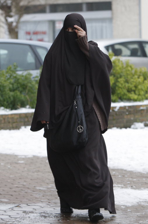 muslim-veil-e7e3a5b8bf74fa7e.jpg