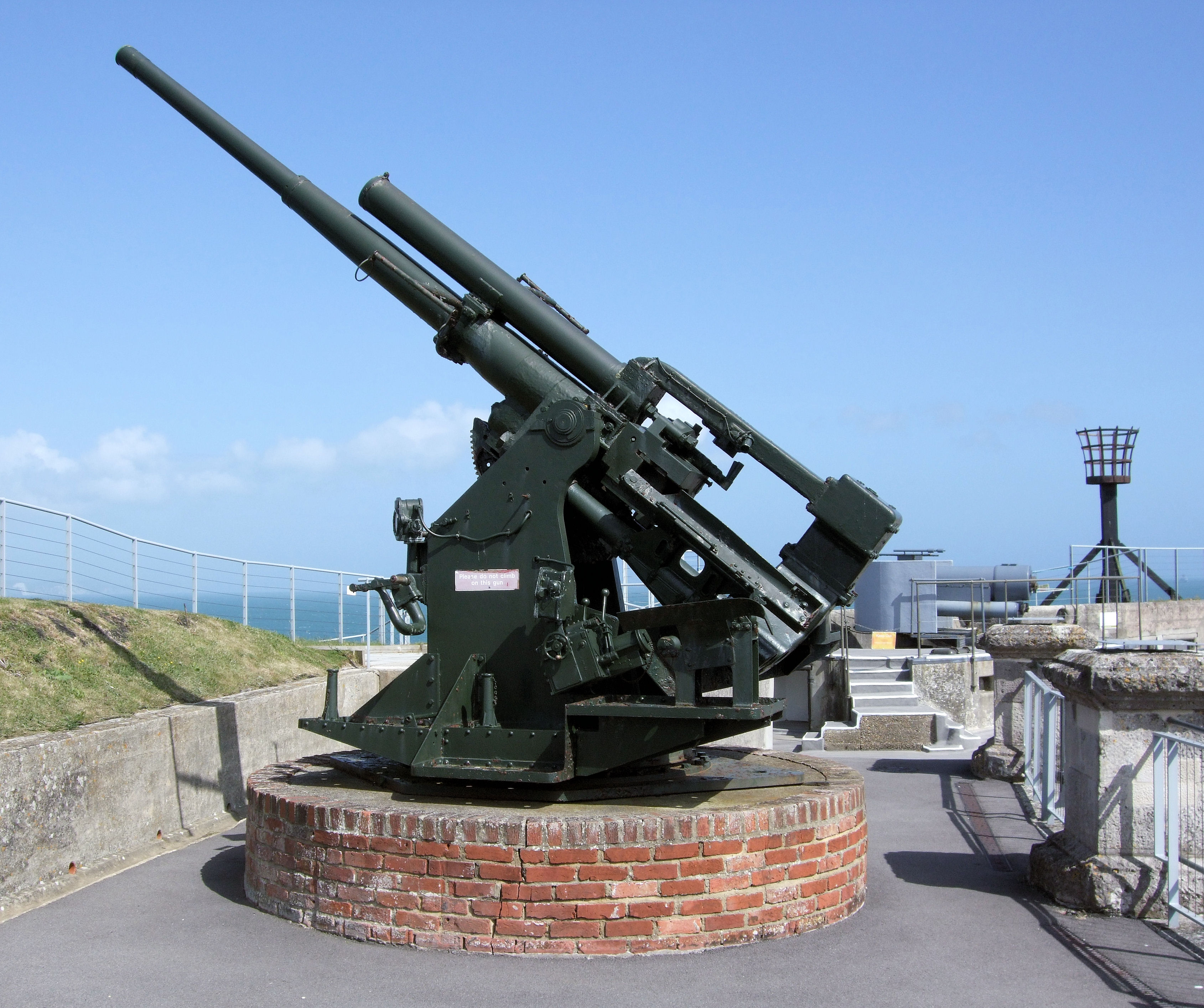 3.7_Inch_Anti-Aircraft_Gun%2C_Nothe_Fort%2C_Weymouth.jpg