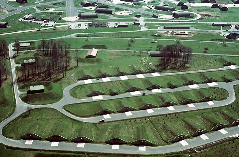 800px-Bitburg_Air_Base_bunkers_1988.JPEG