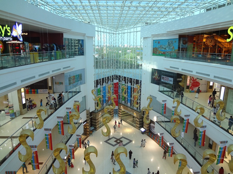 Lulumall_atrium.JPG