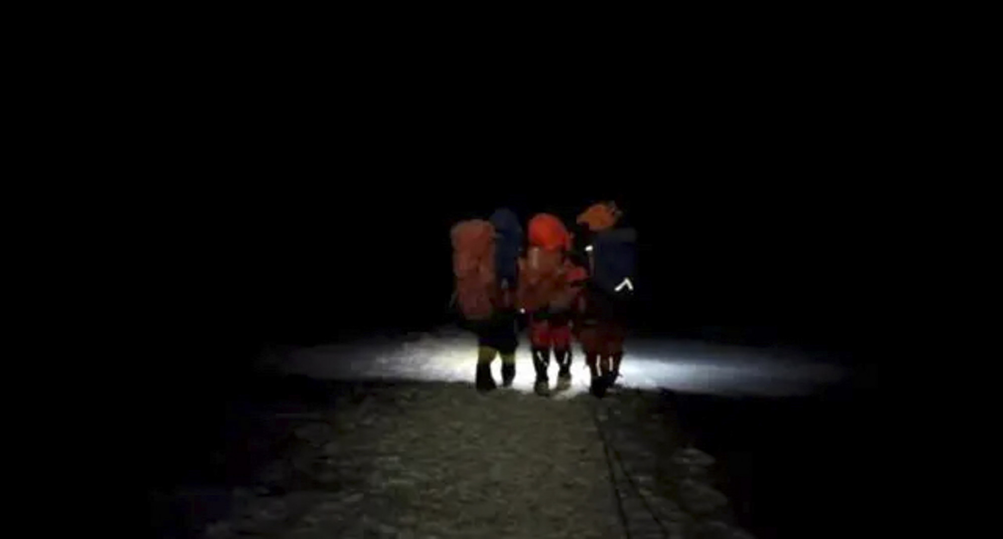 “At such an altitude, you will feel exhausted even from holding a water bottle,” says Fan of the gruelling effort required to help the woman to safety. Photo: Hunan Provincial Mountaineering Team