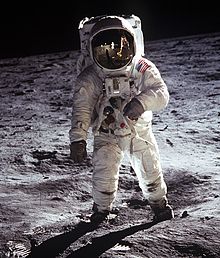 220px-Apollo_Moonwalk2.jpg