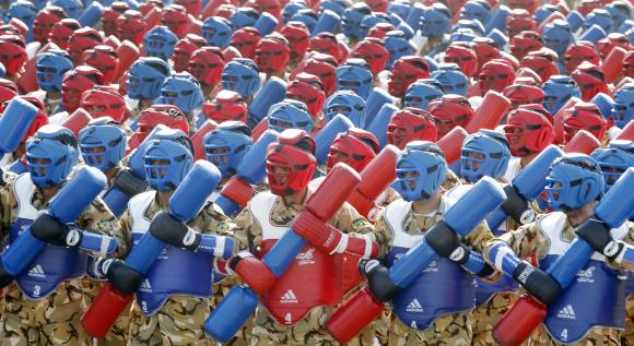 Iranian+soldiers+parade+2.jpg