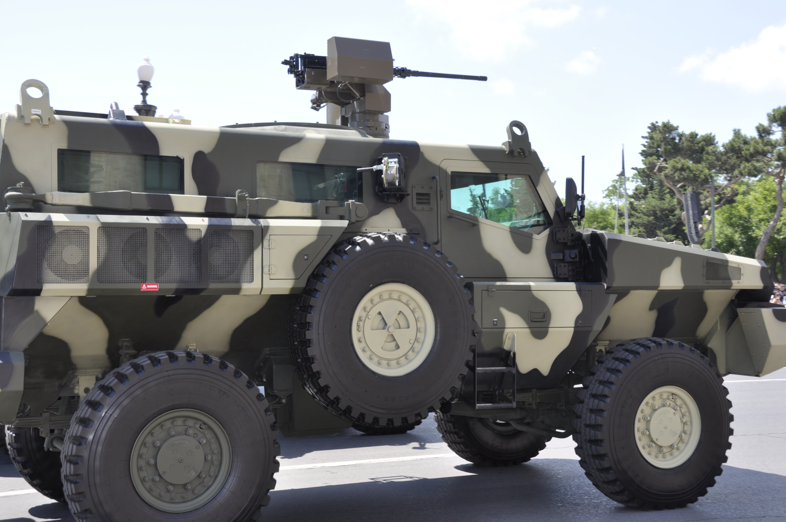 Military_parade_in_Baku_on_an_Army_Day7.jpg