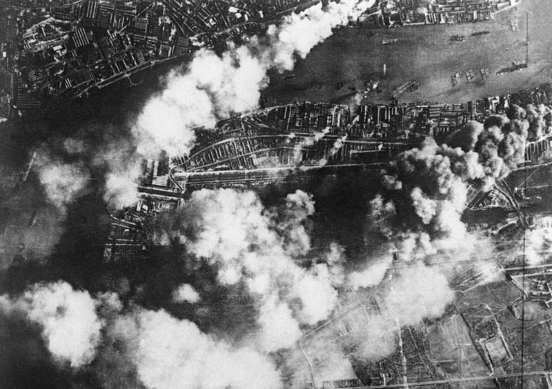 aerial-bombing-of-britain-wwii.jpg