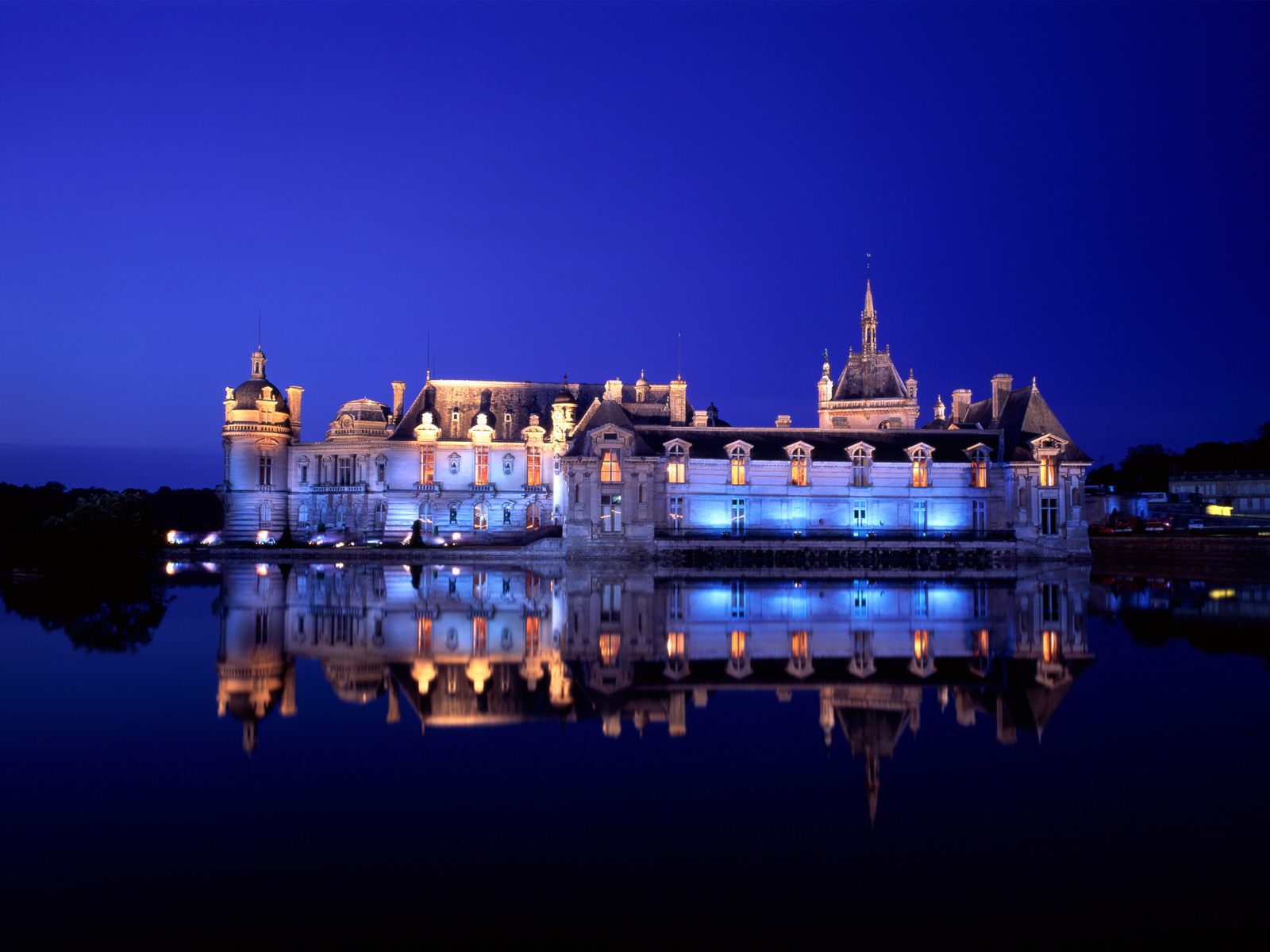 Chateaude-Chantilly-Wallpaper.jpg