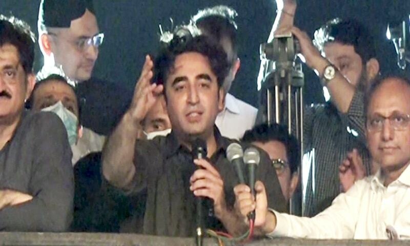 Foreign Minister Bilawal Bhutto addresses  a public rally in Karachi. – DawnNewsTV