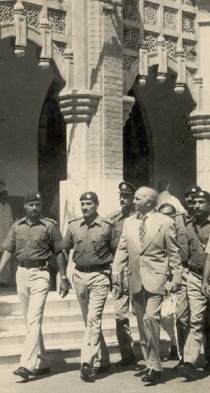 FE-Chaudhry-Bhutto-court-2.jpg